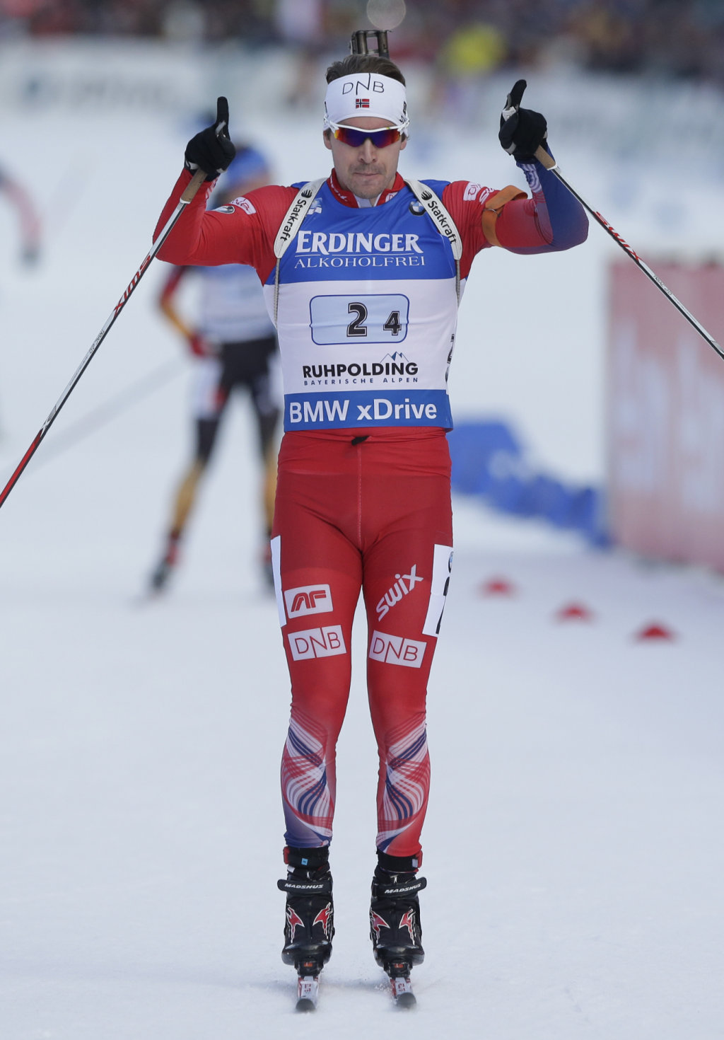 Norway's Emil Hegle Svendsen celebrates as he crosses the фото (photo)