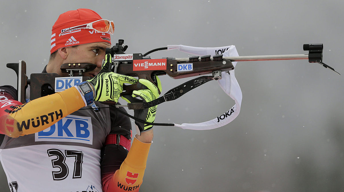 Third placed Arnd Peiffer of Germany shoots during the men' фото (photo)