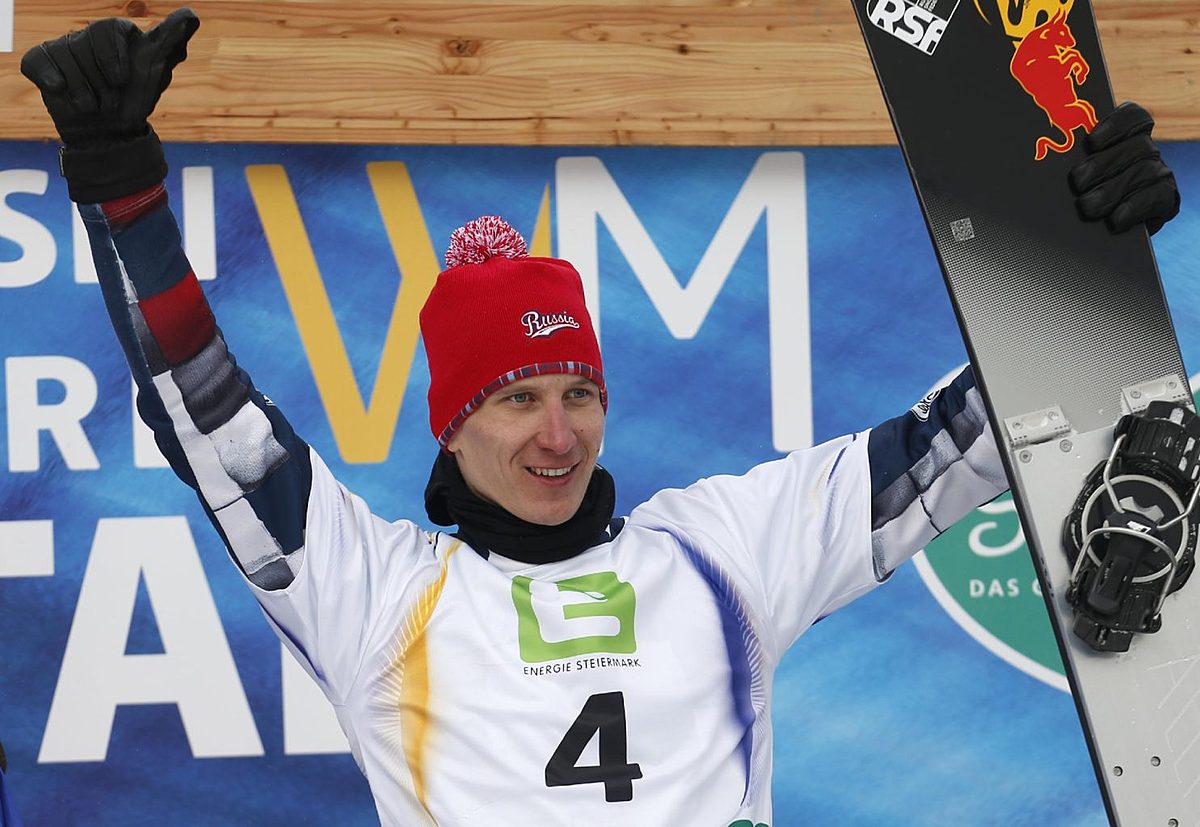 Snowboard (сноуборд): Russia's Andrey Sobolev celebrates фото (photo)