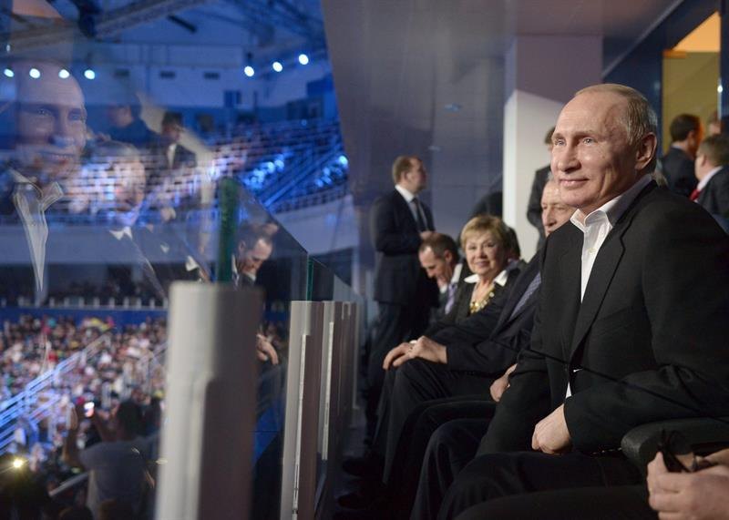 MOS. Sochi (Russian Federation), 07/02/2015.- Russian President фото (photo)