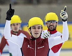 Конькобежный спорт Winner Dmitry Migunov of Russia celebrates after the men& фото (photo)