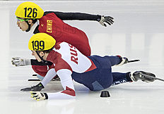 Конькобежный спорт Wu Dajing of China, left, and Dmitry Migunov of Russia, right фото (photo)