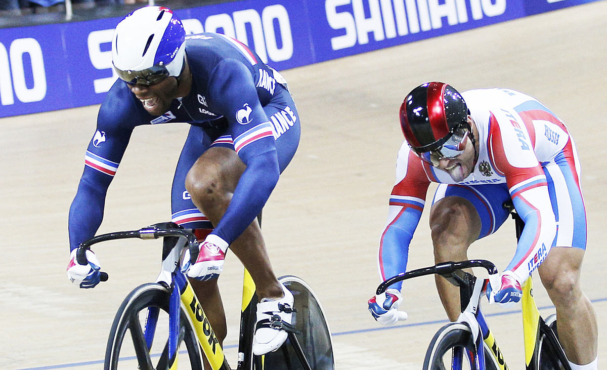 Gregory Bauge of France, left, competes with Russia's Denis фото (photo)