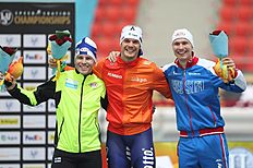 Конькобежный спорт Winners pose on the podium, with from the left, Mika Poutala фото (photo)