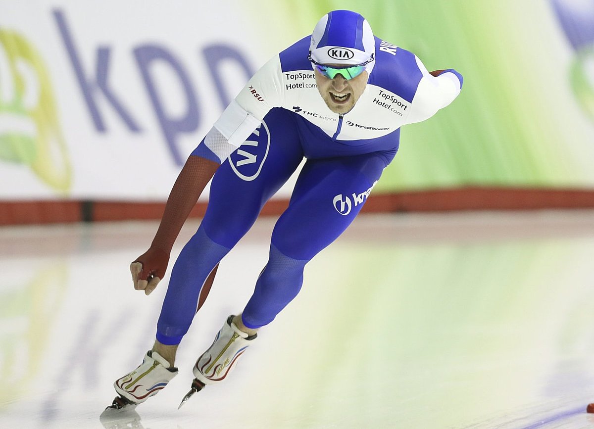 Denis Yuskov, of Russia, skates to third place in the 5000 meter фото (photo)