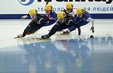 Конькобежный спорт South Korea's Choi Minjeong and Kim Alang compete during фото (photo)