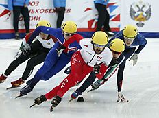 Конькобежный спорт Hamelin of Canada competes during men's 1000m quarterfinals фото (photo)