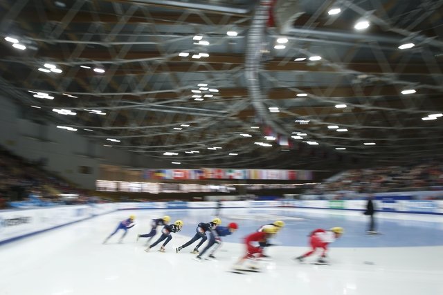 Choi Minjeong of South Korea competes during women's 3000m фото (photo)