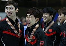 Конькобежный спорт Members of teams of China celebrate during victory ceremony for фото (photo)