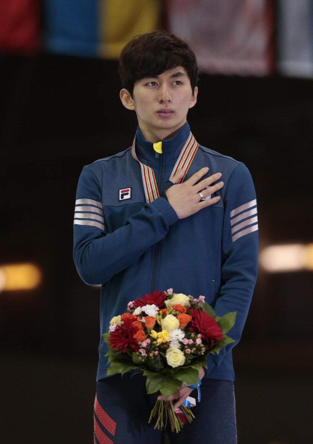 Park Se Yeong, of Korea, listens to the national anthem with фото (photo)