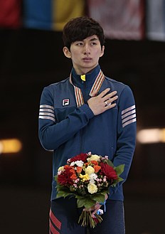 Конькобежный спорт Park Se Yeong, of Korea, listens to the national anthem with фото (photo)
