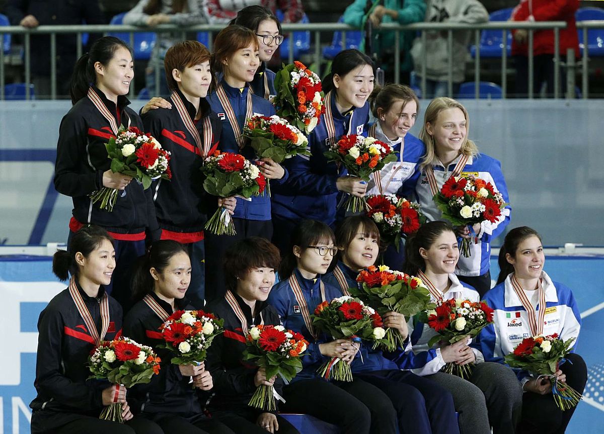 Medallists from South Korea, China, and Italy celebrate during фото (photo)