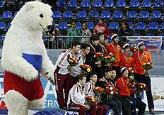 Конькобежный спорт Members of teams of China Hungary and Netherlands celebrate during фото (photo)