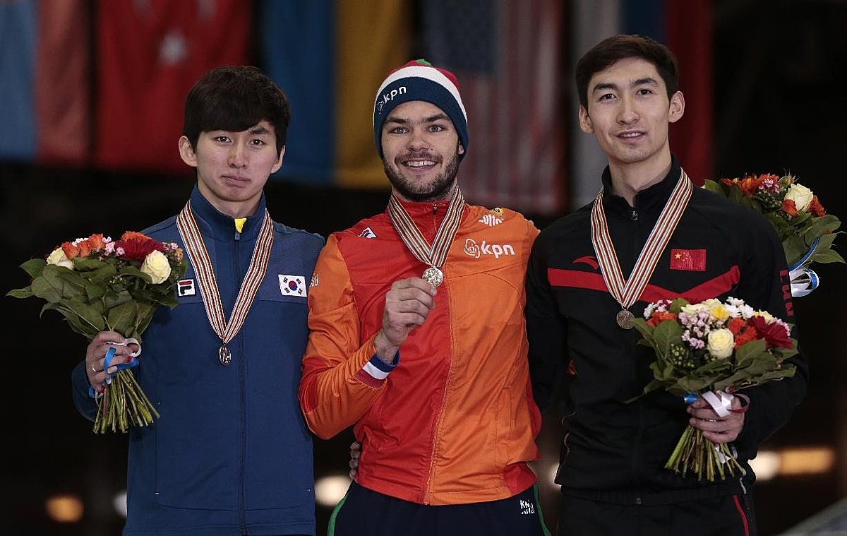 From left, silver medalist Park Se Yeong, of Korea, gold medalist фото (photo)