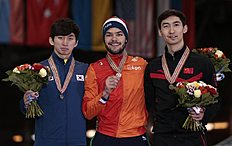 Конькобежный спорт From left, silver medalist Park Se Yeong, of Korea, gold medalist фото (photo)