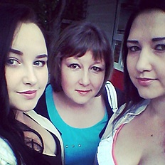  три сестрички!))