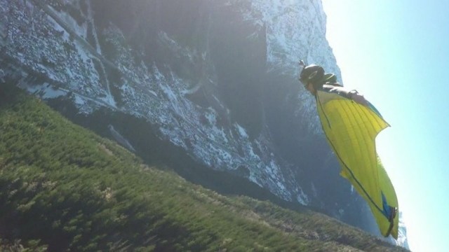 Beginner's guide to wingsuit jumping