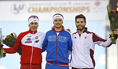 Конькобежный спорт Denis Yuskov, of Russia, centre, who finished in first place фото (photo)