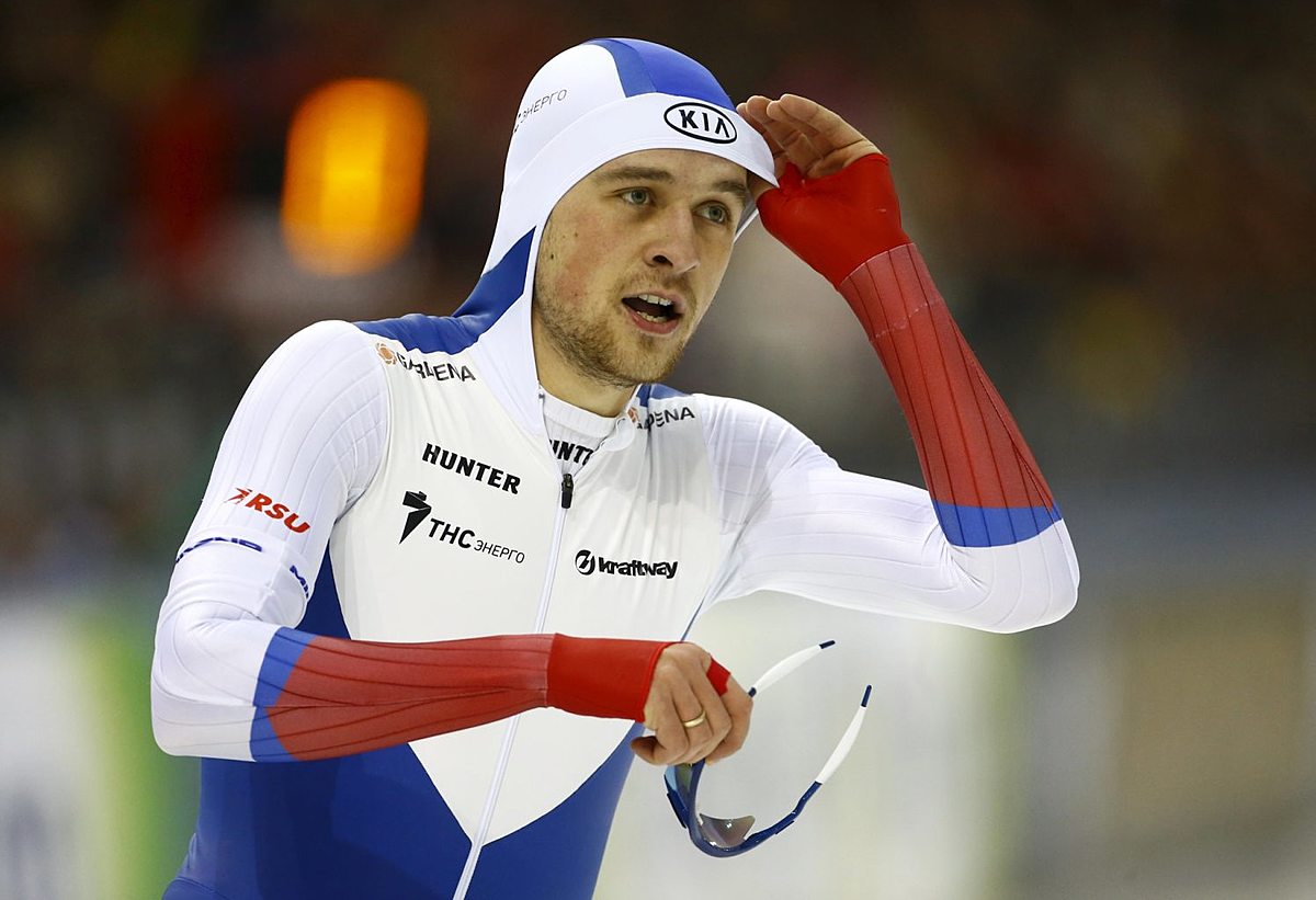 Russia's Yuskov reacts after the men's 1500m ISU European фото (photo)