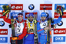 Биатлон Winner France's Martin Fourcade, center, celebrates on the фото (photo)
