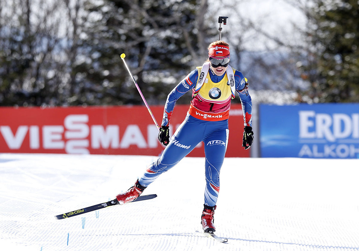 Gabriela Soukalova of the Czech Republic skis to victory in the фото (photo)