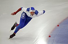 Конькобежный спорт Russia's Pavel Kulizhnikov skates to win the men's фото (photo)