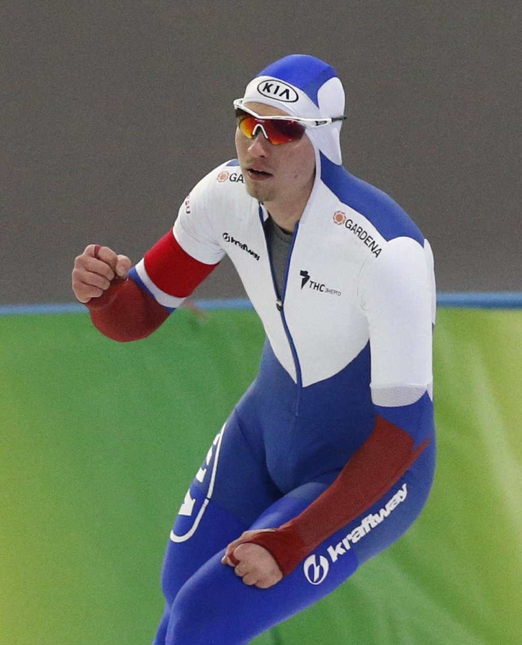 Russia's Pavel Kulizhnikov reacts after the men's 500 фото (photo)