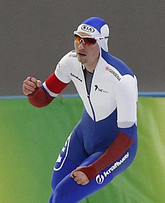 Конькобежный спорт Russia's Pavel Kulizhnikov reacts after the men's 500 фото (photo)