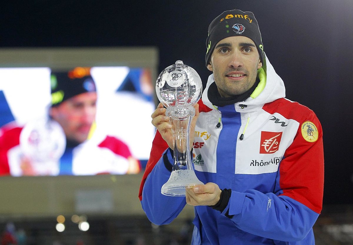 Martin Fourcade of France poses with his men's Overall фото (photo)