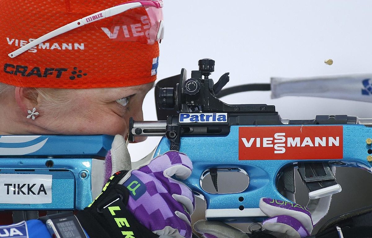 Winner Kaisa Makarainen of Finland in action on the shooting фото (photo)