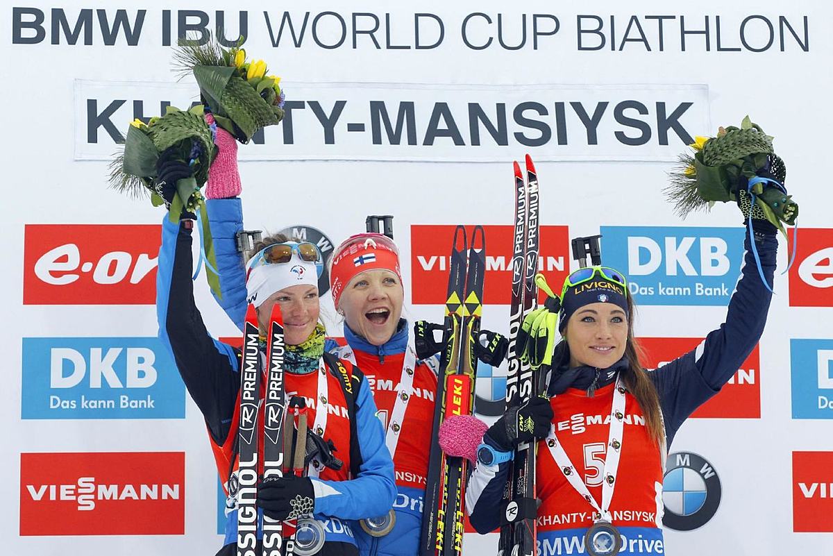 Winner Kaisa Makarainen of Finland, center, second placed Marie фото (photo)