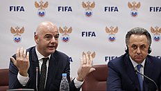 Футбол FIFA President Gianni Infantino gestures speaking at a news conference фото (photo)