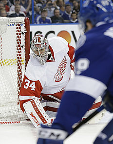 Хоккей Хоккей в России: Detroit Red Wings goalie Petr Mrazek (34), of фото (photo)