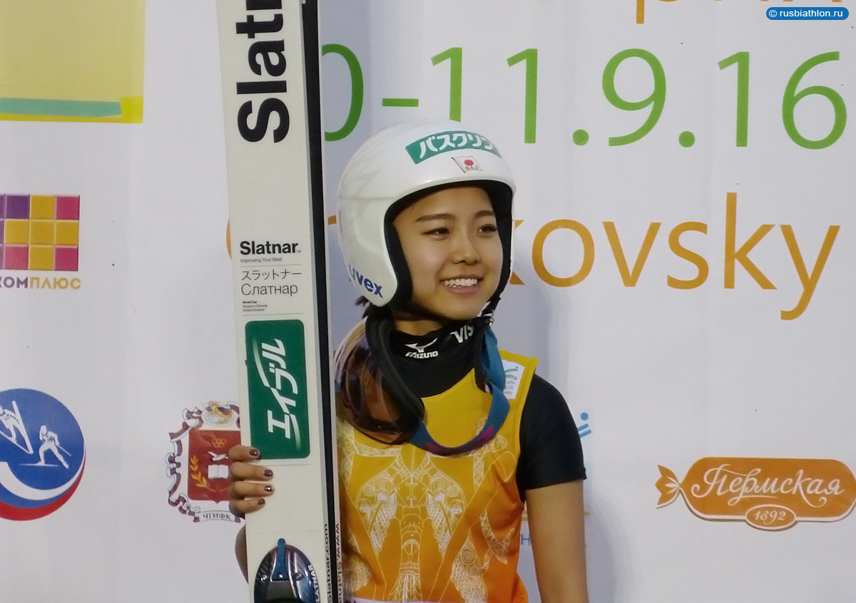Японка Сара Таканаси уверенно выиграла финальный этап Гран-при по прыжкам на лыжах с трамплина в Чайковском (Пермский край)