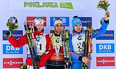 Биатлон Йоханнес Бё, Мартен Фуркад и Антон Шипулин на награждении в спринте 2 этапа КМ в словенской Поклюке