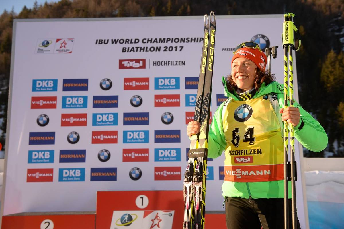 Лаура Дальмайер победила в гонке преследования на Чемпионате мира по биатлону в Хохфильцене!