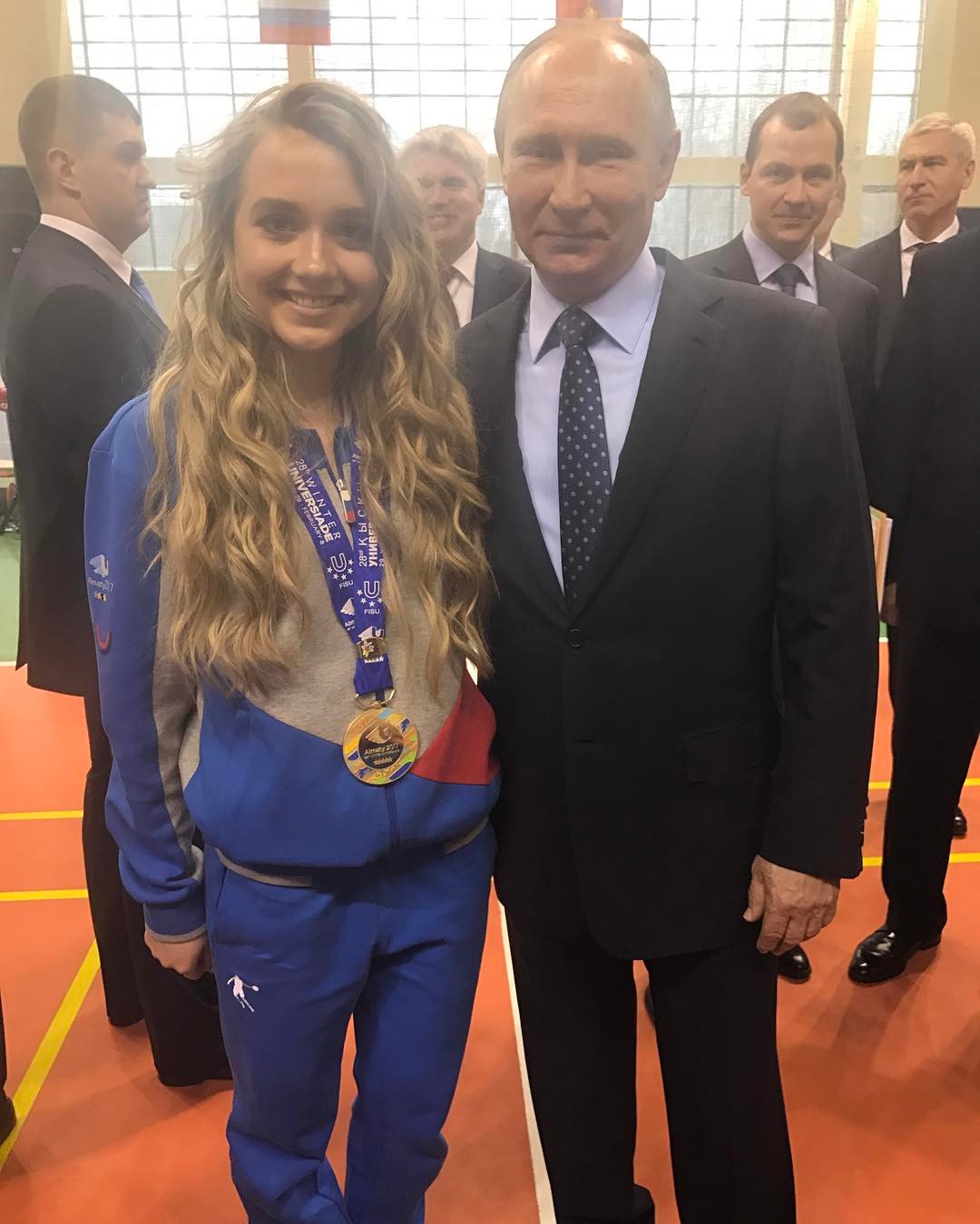 Селфи с путиным. Путин с дочкой селфи. Селфи с Путиным Индонезийки. Селфи Путина дома