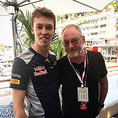 Формула-1 Даниил Квят поделился своей фотографией в Инстаграм