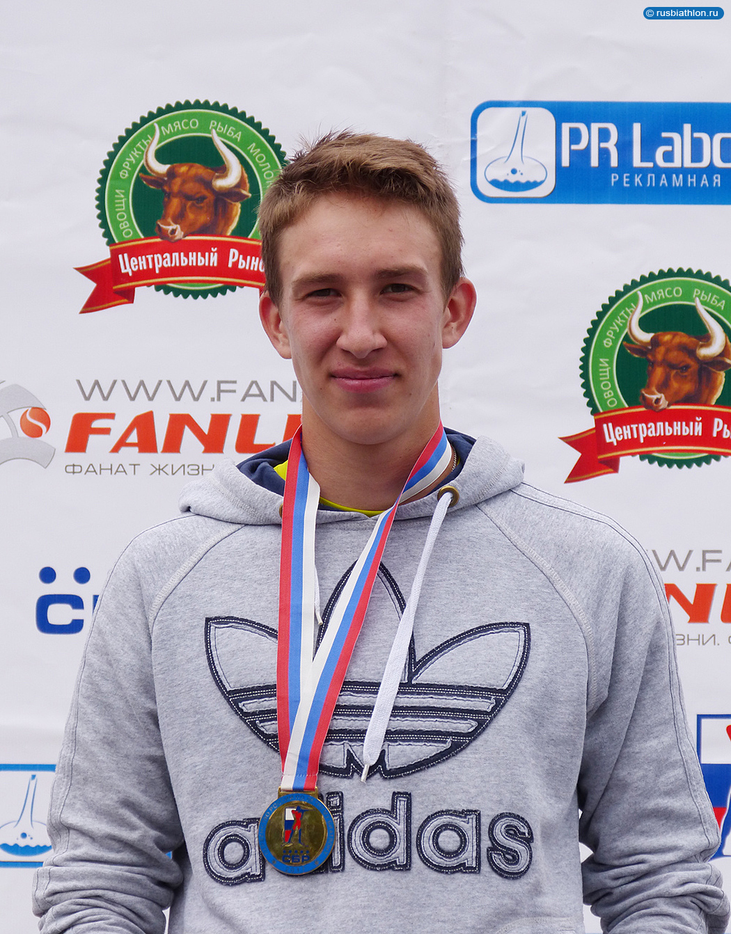 Иван Колотов выиграл юниорский спринт на отборочных соревнованиях к чемпионату мира по летнему биатлону