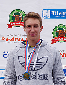 Биатлон Иван Колотов выиграл юниорский спринт на отборочных соревнованиях к чемпионату мира по летнему биатлону