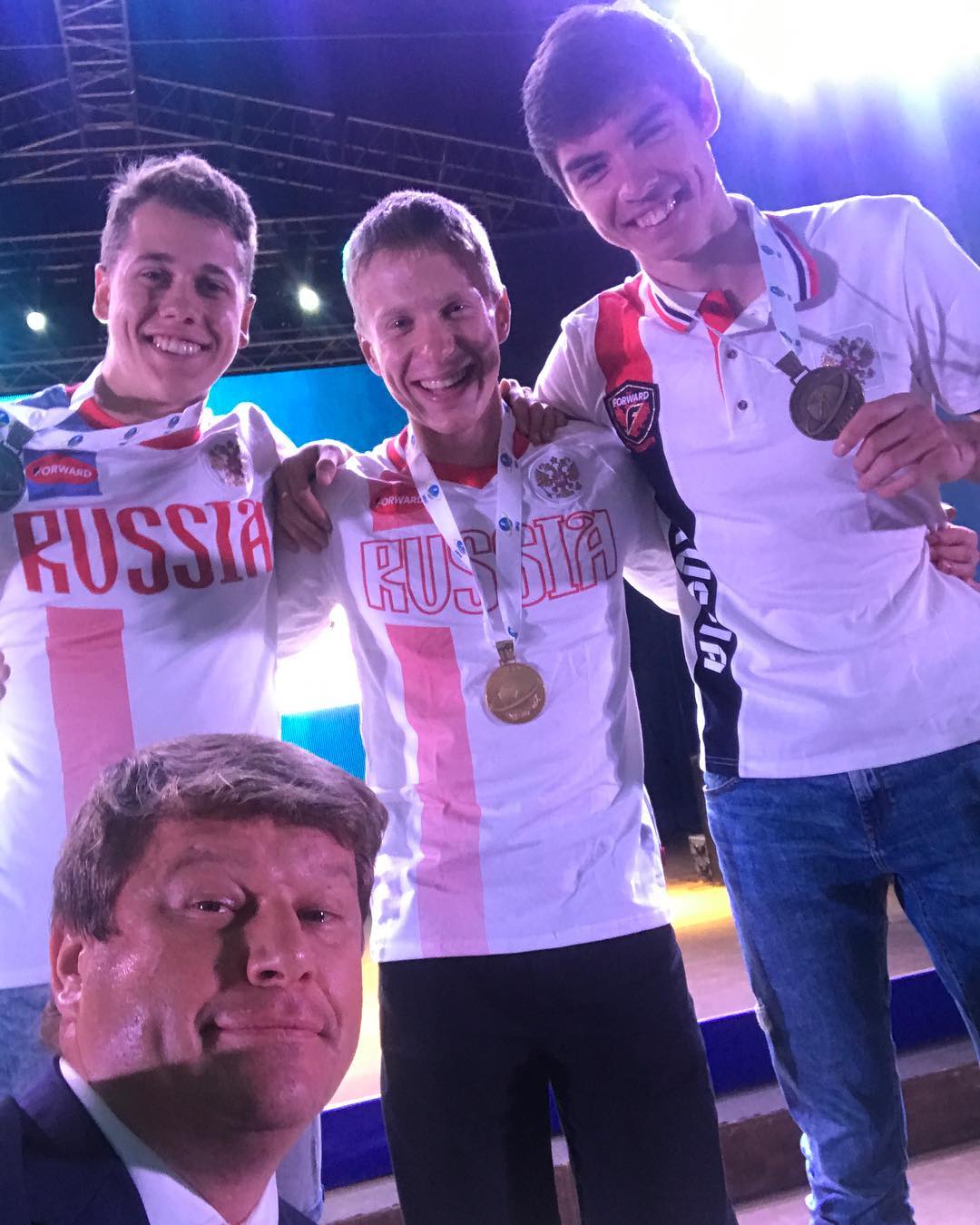 Дмитрий Губерниев добавил новое селфи с призерами ЛЧМ-2017 по биатлону в Инстаграм