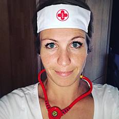 Спортсменка сборной команды Германии Магдалена Нойнер 13 сентября опубликовала новое фото в своем официальном Инстаграм-аккаунте и прокомментировала: «Mama macht alles mit ».