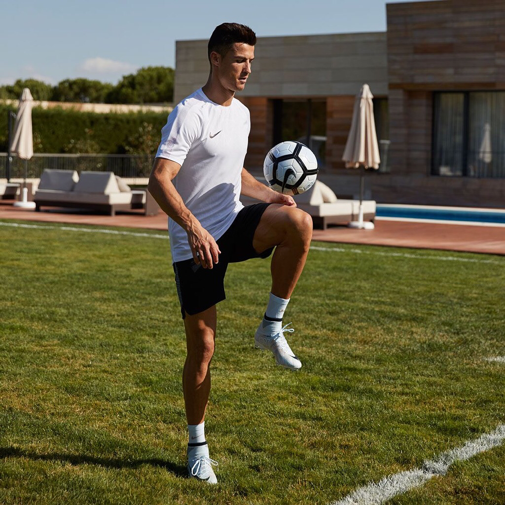 ...Chapter 5: available on nike.com/CR7 #mercurial #CR7 @nikefootball"...