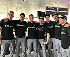 Известный спортсмен сборной команды Германии Симон Шемп 5 февраля сфотографировал и выложил снимок в бесплатном приложении Instagram для обмена фотографиями и видеозаписями и сообщил: «On our way...  #teamd».