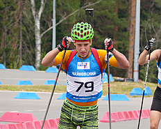 Юниор Иван Колотов завоевал золото в масс-старте на 12.5 км и занял шестое место в спринтерской гонке на Чемпионате России по летнему биатлону-2018 в Чайковском, которые имели статус отборочных соревнований к ЛЧМ-2018 в Чехии.