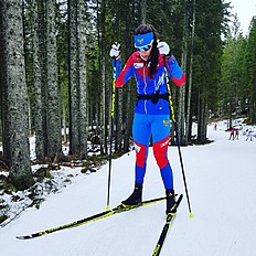 Биатлонистка сборной команды России Ульяна Кайшева 3 декабря представила миру свою креативную фотографию в своем официальном Инстаграм-аккаунте и оставила комментарий под публикацией: «#bliz #gusport @sportferma @skiwax.ru».