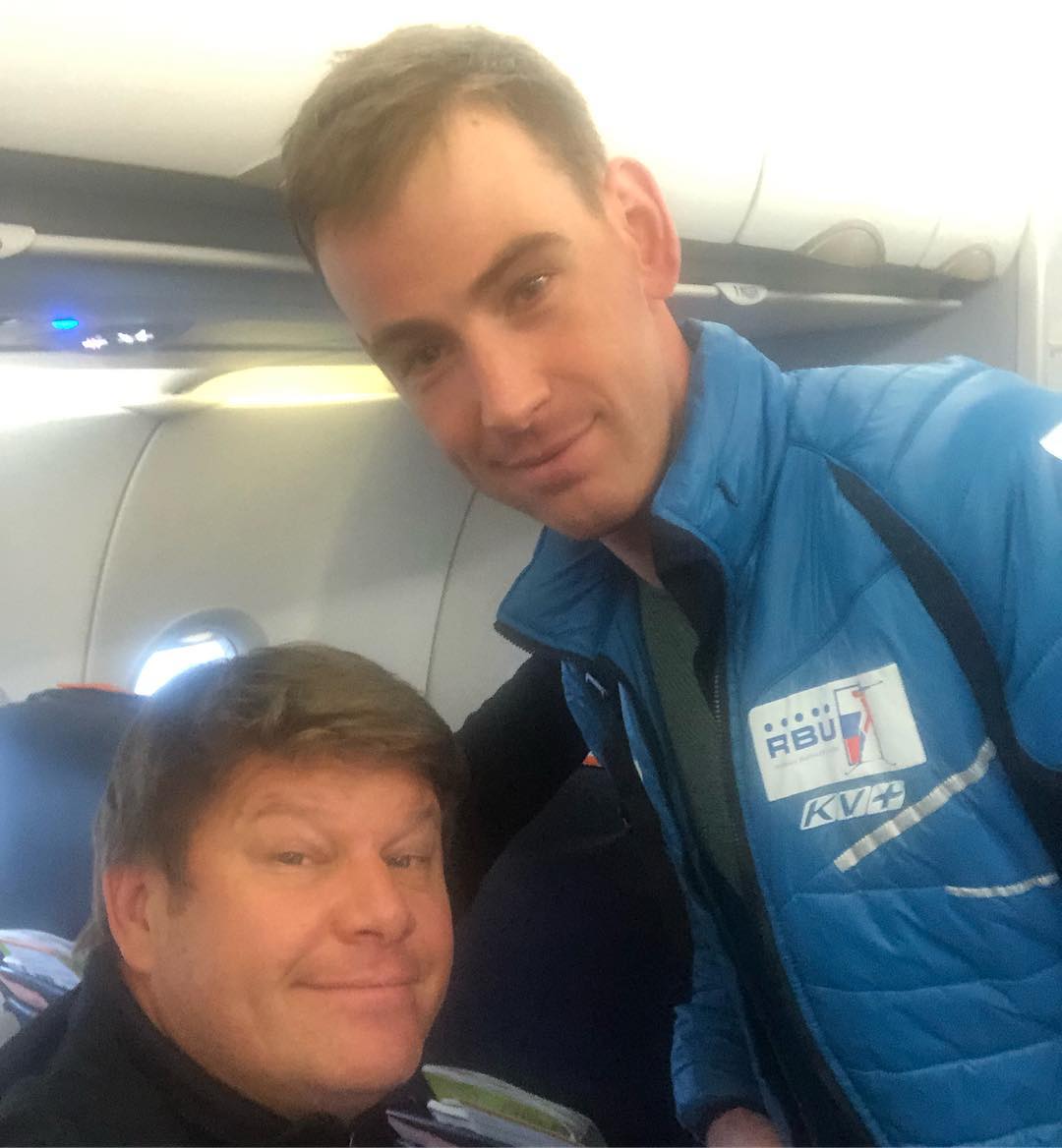 Дмитрий Губерниев и Дима Малышко. Фото из самолета, вылетают на Чемпионат мира в Эстерсунд