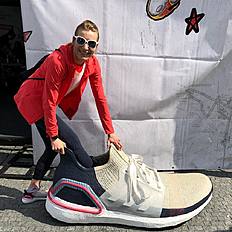 Биатлонистка сборной команды Словакии Анастасия Кузьмина 7 апреля поделилась своим последним фото в своем официальном Инстаграм-аккаунте и подписала:  «It was a funny day with a good experience and people who love  Thank you——————->  #adidasrunnersbratislava  @adidasrunning».  #ULTRANOOST19