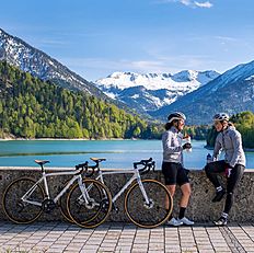 Биатлонистка сборной команды Германии Лаура Дальмайер 3 июня представила миру свой фотоснимок на своей личной странице в Инстаграм и сделала запись:  «Views, mountains, good company and bikes. #worldbicycleday #bikeonscott #noshortcuts #smilesformiles #rennradln : @joswaldos».
