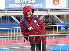 Анна Елисеева видимо расстроена, что муж Матвей дисквалифицирован за неправильное прохождение дистанции на ЛЧР-2019